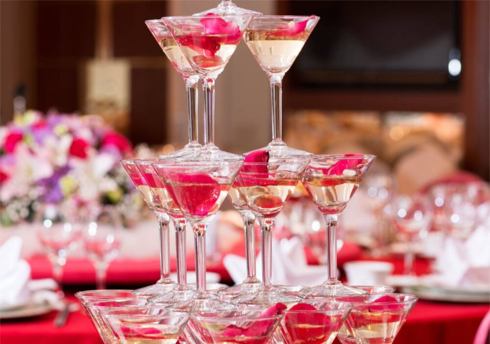 婚禮蛋糕與香檳酒塔的浪漫邂逅